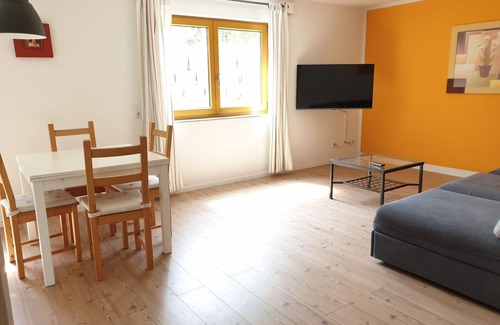 Munchen District Apartment | Munich Countryside Apartment A - S-Bahn train - nearby brewery village Aying