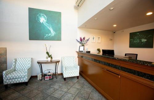Munras Avenue Hotel | Munras Inn