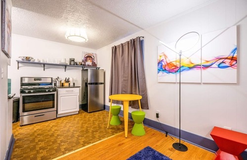 Central Oklahoma City Apartment | Mural studio-near Plaza District
