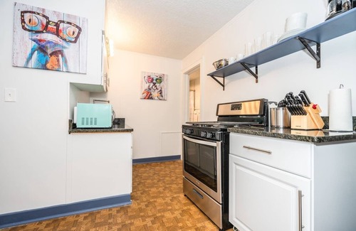 Central Oklahoma City Apartment | Mural studio-near Plaza District
