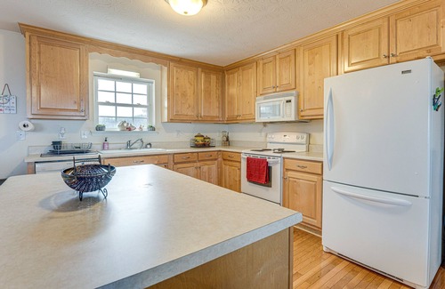 Unaka House | Murphy Home w/Mountain View: 15 Mi to Ocoee River