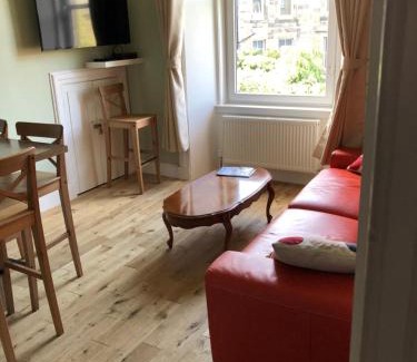 Ellemford Apartment | Murrayfield Spacious 2-bedroom apartment