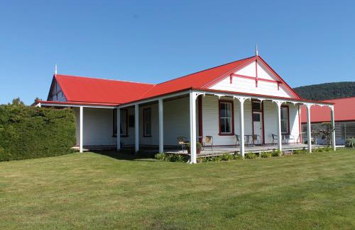 Manapouri Bed & Breakfast | Murrells Grand View House