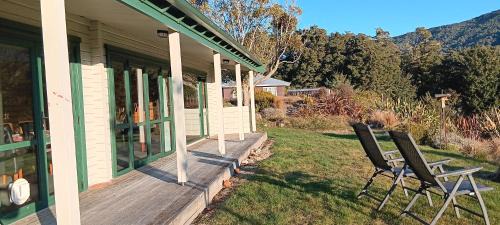 Manapouri House | Murrells Manapouri Lookout