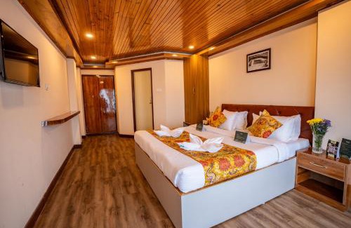 Darjeeling Hotel | Muscatel Stardust - Chowrasta Mall Road