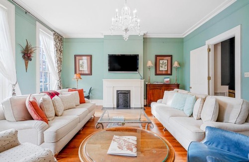 Arts/Warehouse District House | Museum Muse