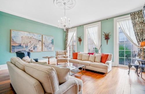 Arts/Warehouse District House | Museum Muse