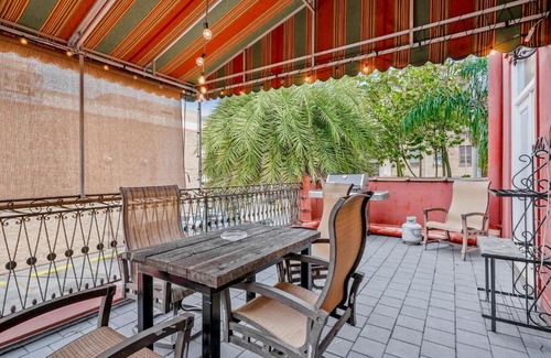 Arts/Warehouse District House | Museum Muse