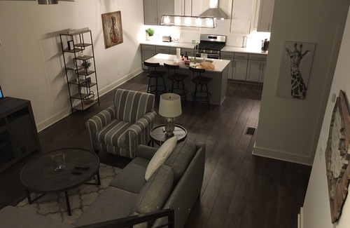 Katie Hill Neighborhood House | Music City Charm - 2.6 miles to Nissan Stadium!