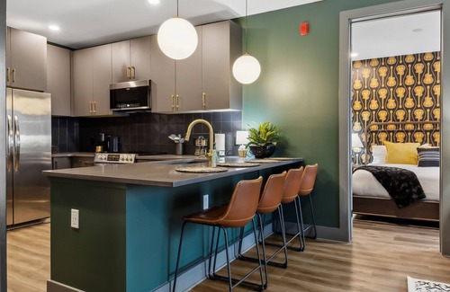 South Nashville Condo | Music City Muse Downtown, 5 Mins to Lower Broadway, Rooftop & Gym!