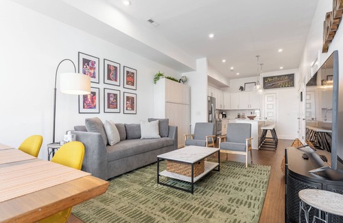 Madison House | Music City Sweetheart - Rooftop Oasis