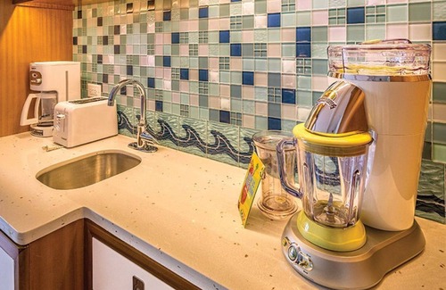 Frydendal Condo | Music & Fun St. Thomas Margaritaville Studio