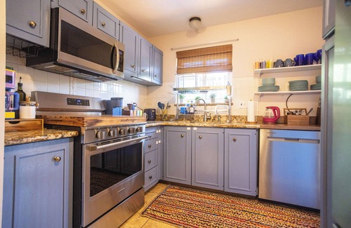 Maryland Heights House | Music & Memes + Arcade – 2 Min Westport, 8 Min Creve Coeur Lake + Desk + Roku TV