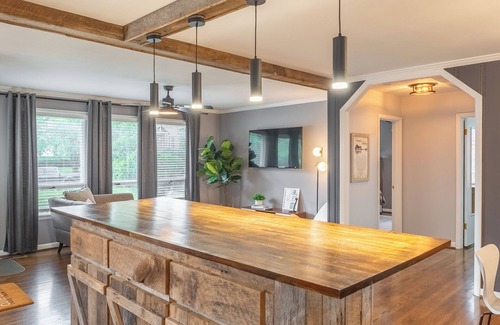 Edgehill House | Music Row Bungalow - Walkable to Music Row
