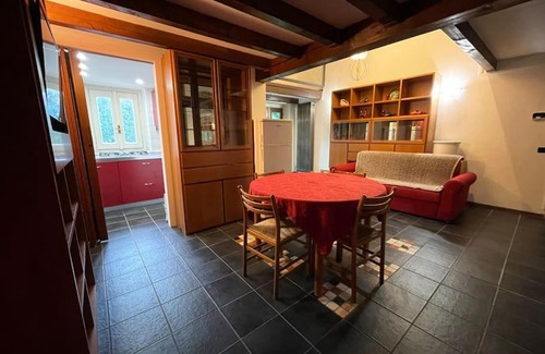 Fino Mornasco Apartment | Musicians Mansion Loft