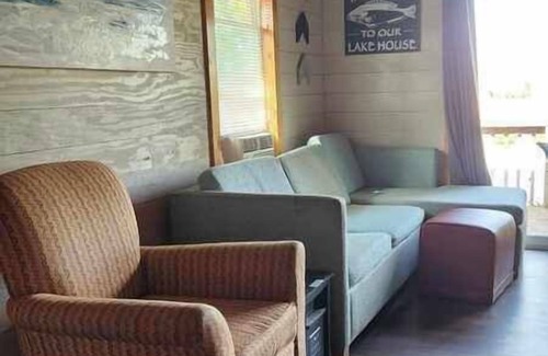 Fremont House | Muskie Cabin - Waterfront resort on Fremont Wolf River