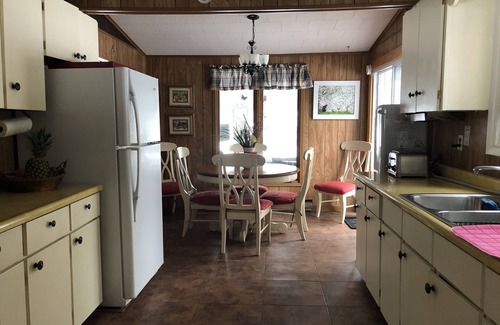 Georgian Bay Cottage | Muskoka, Big Chute - your sunny cottage destination