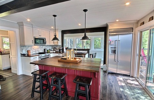 Bala Cottage | Muskoka Cottage on the Moon River