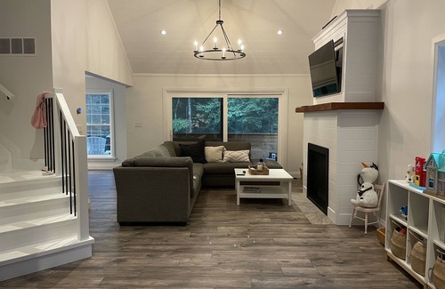 Seguin House | Muskoka Getaway! Snowmobile, ski and snowshoe trails in backyard. Fireplace wifi