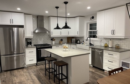 Seguin House | Muskoka Getaway! Snowmobile, ski and snowshoe trails in backyard. Fireplace wifi