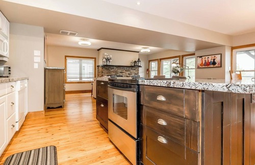Gravenhurst House | Muskoka Lakeshore Cottage Bliss