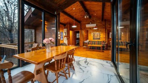 Muskoka Lakes House | Muskoka Lakeview Cottage - Pier 100 #40
