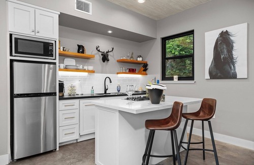 Washington House | Mustang Creek Hideaway | Hot Tub | Fire Pit | Outdoor Shower