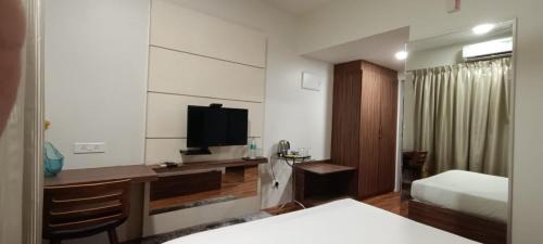 Mahindra World City Hotel | MWC Club by Downtown
