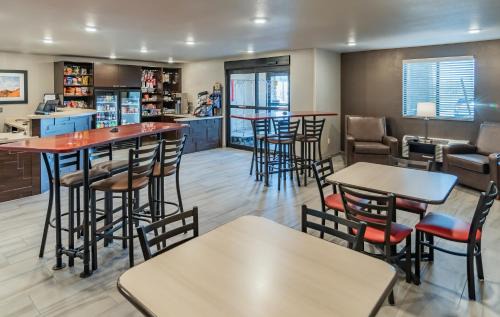 Ashwaubenon Hotel | My Place Hotel-Green Bay, WI