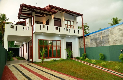 Hikkaduwa Villa | My property is a Privet Villa and it has 5 Beds rooms with All Air condition an