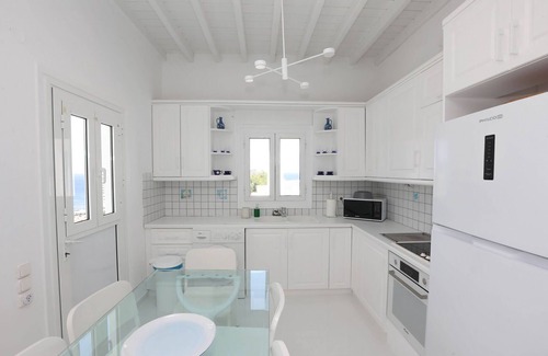 Tourlos Villa | My Rental Homes - Villa Rose 1, only 1 km from Agios Stefanos beach. Shared pool