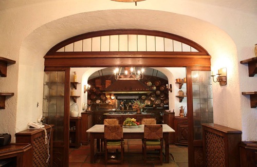 Sorrento City Centre Villa | My Rental Homes - Villa Correale immersed in the gardens with sea view