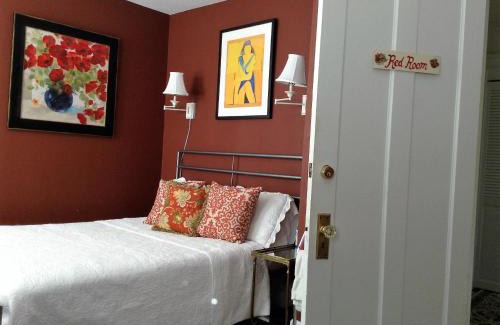 Lake Street Bed & Breakfast | My Rosegarden Guest Rooms