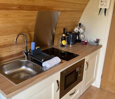 Acton Scott Ski Chalet | Mynd View Pods Cedar