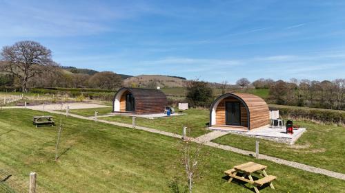 Acton Scott Ski Chalet | Mynd View Pods Cedar