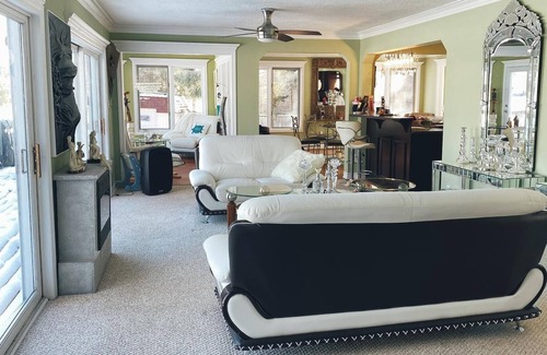 Lagoon City House | Myrna's Chateau in beautiful Lagoon City