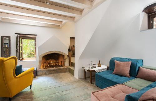 Monemvasia House | Myrsini's Castle House - Comfortable Residence with Large Balcony & Sea View