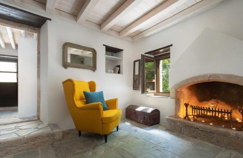 Monemvasia House | Myrsini's Castle House - Comfortable Residence with Large Balcony & Sea View