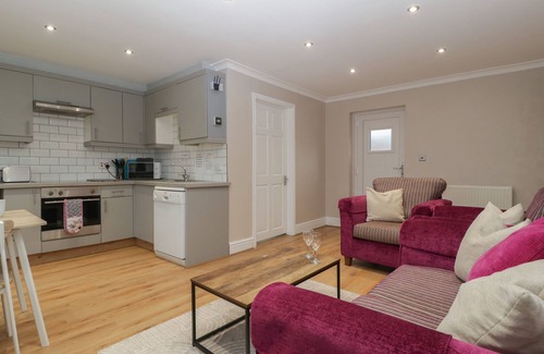 Nantgarw Cottage | Myrtle Cottage