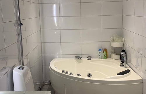 Gavle Bed & Breakfast | Mysigt med 50 Meter Till Promenadspår Familjevänligt Bomhus. Korsnäs. Transfer