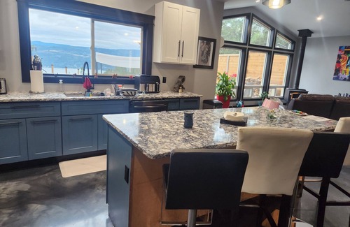 Central Okanagan House | Mystic Lakeview Escape: Embrace nature's beauty & wildlife from mountain heights
