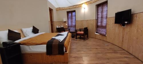Hunder Hotel | Mystique meadows earth homes