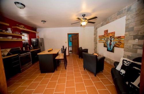 Charlestown Villa | Mzuri Quiet Retreat.3 minutes to beach