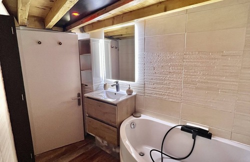 Faubourg Apartment | Nîmes center: superb atypical apartment