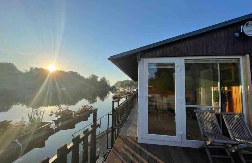 Rusovce Boat Rental | Na hrote ostrova Dobrodružné bývanie na hausbóte