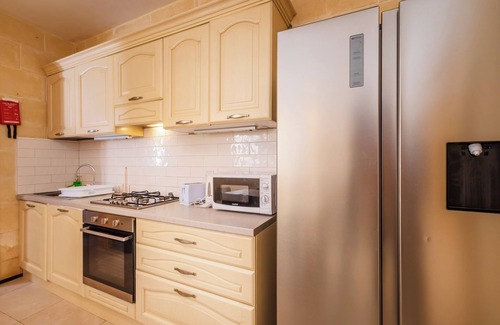 Nadur Apartment | Naduri Holiday Home