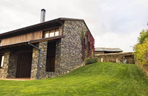 Nahuja Cottage | NAHUJA I - Five Bedroom Cottage, Sleeps 12