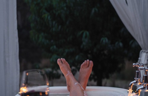 Reedy Marsh House | Naivasha Cottage with antique outdoor bath
