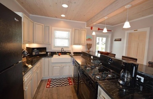 Bahama Palm Shores House | Nana's Cottage:A charmingly peaceful cottage right in the heart of Hope Town!