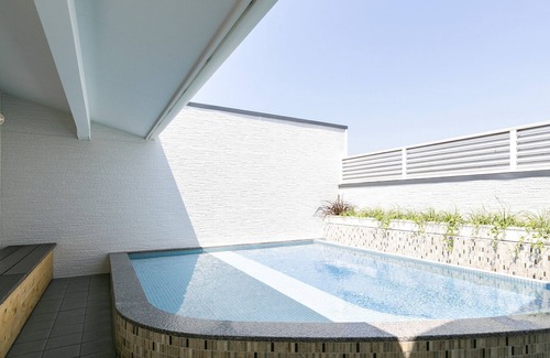 Yokoshibahikari Cottage | Nanja Monja